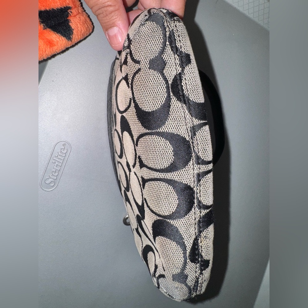 Coach signature canvas zip wristlet - Picture 5 of 10